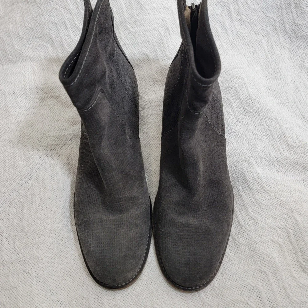 Aquatalia Womens Gray Suede Textured Ankle Boots Block Heel Made in Italy Size 9